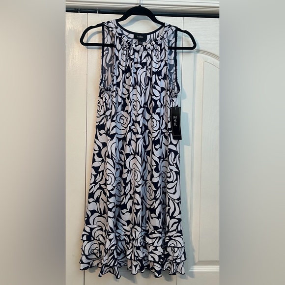 MSK Navy & White Floral spring Dress Sleeveless Ruffle Hem Size Large NWT - Picture 3 of 11